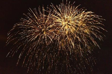 Svolvær und die Teufelspforte Goldenes Feuerwerk