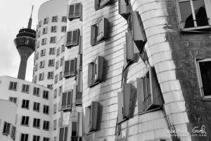 DSC 0403-300x200 in Gehrys Dekonstruktivismus im Neuen Zollhof