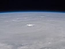 Hurrikan EARL wieder Kategorie 4 - beeindruckende HQ-Fotos von der ISS, 2010, Earl, Atlantik, Hurrikanfotos, NASA, Hurrikansaison 2010, USA, North Carolina, Virginia, Delaware, Massachusetts, New Jersey