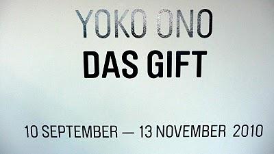 In the line of fire: Yoko Ono's Ausstellung DAS GIFT
