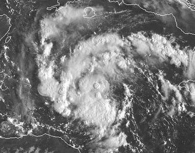 Atlantik aktuell: Tiefdruckgebiet 92L (pot. Tropensturm KARL) wird starke Regenfälle ueber Kuba, Jamaika, Yucatán und den Cayman Islands verursachen