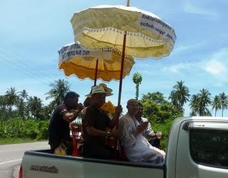 In Thailand: Mönch werden – Becoming a Monk