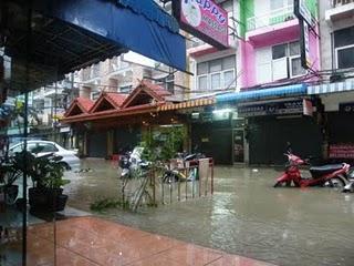Auch Pattaya ist unter Wasser!