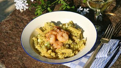 Fusili mit Avokado-Lime Sauce und Shrimps