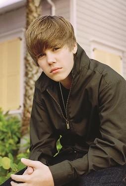 Justin Bieber präsentiert Weihnachtsalbum “Under The Mistletoe” + erhält den BAMBI 2011