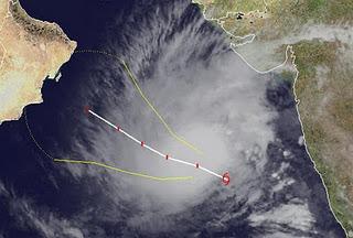 Zyklonsaison Nordindik: Tropischer Zyklon / Sturm 05A (ARB 04) im Arabischen Meer zieht in Richtung Oman, Oman, Arabisches Meer, aktuell, Thane, November, 2011, Zyklonsaison Nordindik, Indischer Ozean Indik, Satellitenbild Satellitenbilder