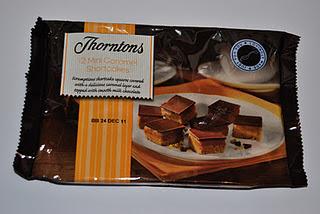 Morrisons Millionaire's Shortbread, Marks & Spencer Millionaires Caramel &Chocolate; Shortbread Squares und Thorntons Mini Caramel Shortcakes