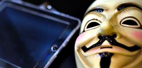 Anonymous-Maske: Eine Million Dollar umverteilen und ein gutes Essen für Bradley Manning