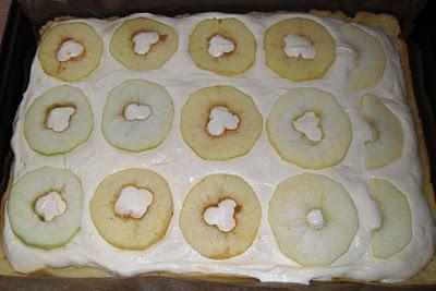 Apfelkuchen mit Quarksahne
