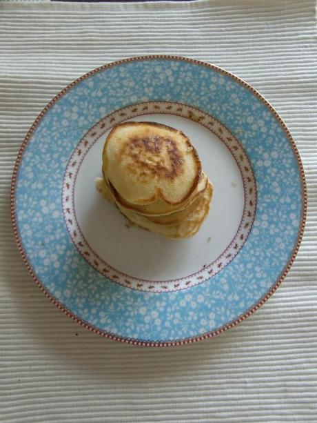 Mein Sonntagssüß: Pancakes mit Banane und Ahornsirup