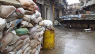 Ein zerstörter Panzer in den Straßen von Homs