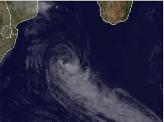 Tropensturm IRINA ist offenbar am Ende, Irina, März, 2012, aktuell, Satellitenbild Satellitenbilder, Indischer Ozean Indik, Zyklonsaison Südwest-Indik, 