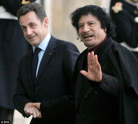 In der Nähe: außergewöhnliche Beweise veröffentlicht in Paris wird gesagt, um zu beweisen, dass die beiden ehemaligen engen Verbündeten eine illegale finanzielle Vereinbarung, die Herr Sarkozy an die Macht katapultiert hatte im Jahr 2007