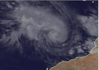 Zyklon LUA ist jetzt ein Hurrikan, Lua, Australien, Australische Zyklonsaison, Satellitenbild Satellitenbilder, aktuell, März, 2012, Vorhersage Forecast Prognose, Sturmwarnung, Verlauf, Zugbahn, 