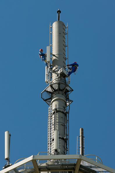 Techniker an 4G Sendestation (Foto: Deutsche Telekom)