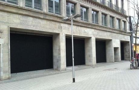 Apple Retail Store in Hannover: Fenster mit schwarzer Folie abgeklebt, erste Bilder aus dem Innenraum aufgetaucht Apple Retail Store in Hannover: Fenster mit schwarzer Folie abgeklebt, erste Bilder aus dem Innenraum aufgetaucht