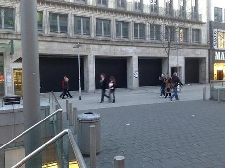 Apple Retail Store in Hannover: Fenster mit schwarzer Folie abgeklebt, erste Bilder aus dem Innenraum aufgetaucht Apple Retail Store in Hannover: Fenster mit schwarzer Folie abgeklebt, erste Bilder aus dem Innenraum aufgetaucht