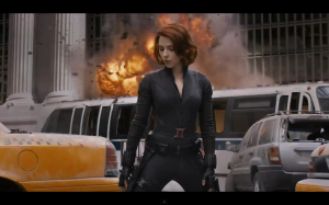 Scarlett Johansson sieht als Black Widow halt gut aus. (Foto: Screenshot Trailer)