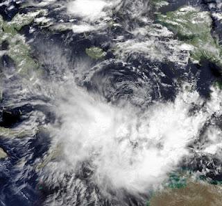 Tropisches Tief 19S bei Osttimor (Indonesien) und Australien, Australien, Australische Zyklonsaison, 2012, Mai, Satellitenbild Satellitenbilder, Vorhersage Forecast Prognose, Indonesien