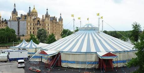 Kunstgenuss mit Risiko: Oper im Zelt