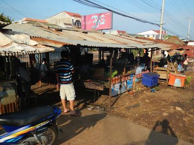 16h Busfahrt ueber die Grenze Dong Kalaw/ Laos –Dong Kralor/ Kambodscha nach Siem Reap