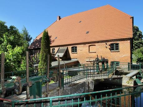 Historische Wassermühle mahlt wieder Korn