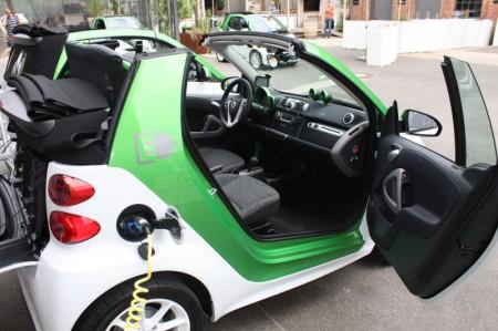 smart fortwo electric drive cabrio beim aufladen
