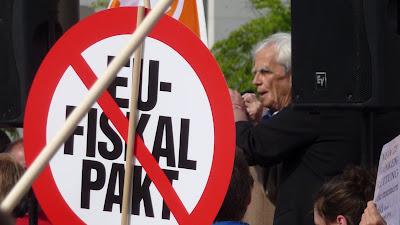 Fotos von der #stopESM Demo vorm Bundestag