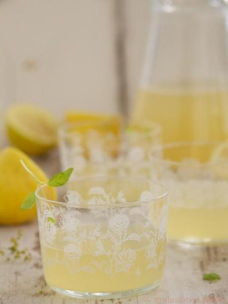 lemonade with roasted fennel seeds, honey and fresh mint leaves – a taste of yellow and a tribute…