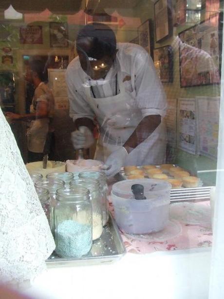 Cupcake-Fans und New York-Reisende aufgepasst: Zuckersüßes gibt’s in der Magnolia Bakery!