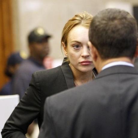 Actress Lindsay Lohan arrives for a probation violation hearing at Beverly Hills Municipal Court in Beverly Hills, California October 22, 2010. REUTERS/Mario Anzuoni(UNITED STATES - Tags: ENTERTAINMENT PROFILE)