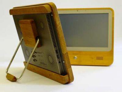 umweltschonende Touchscreen-PC iameco fällt aus dem Rahmen - er ist aus Holz. (c) MicroPro
