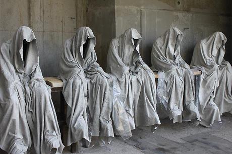 A new Facebook / Sculpture record 535 share it and 1366 like it for the Time guards by Manfred Kielnhofer