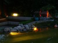 Beleuchtung im Garten am Teich und an einer Sitzecke