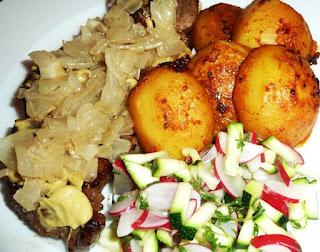 Thüringer Rostbrätel, Ofenkartoffeln, Radieschensalat / Thuringian Rostbrätel, Oven Potatoes, Radish Salad with Zucchini and Cress