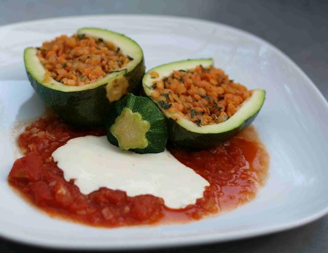 Gefüllte Linsen-Zucchini Gefüllte Linsen-Zucchini