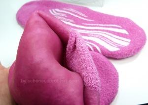 Feuchtigkeitsspendende Socken & Handschuhe für “Pflegefaule” von Wolke Sieben