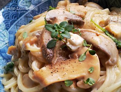 Rezept: Pasta in Champigon-Sahnesoße & Feta + Token's Küche