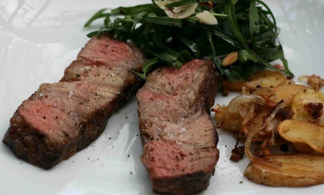Hochrippe, Bratkartoffeln, Ruccola Hochrippe, Bratkartoffeln, Ruccola