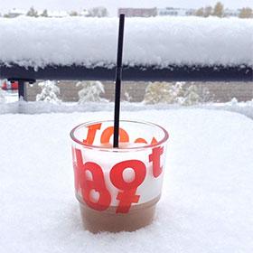 Instagram - Sonntag früh in München - Überall Schnee - Kaffee im Schnee