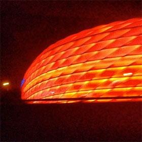 Instagram - Allianz Arena beleuchtet in rot - immer wieder schön nach Hause zu kommen