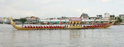 Eine königliche Prozession nicht alltäglicher Art - Royal Barge Procession 2012