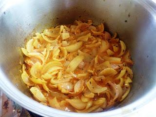 Scharfes Zwiebelcurry / Spicy Onion Curry  – Kande Ki Sabzi (Rajasthan)