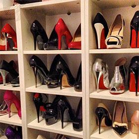 Teil meines Schuhschranks mit Louboutins, Prada, MiuMiu, Weitzman und Aldo