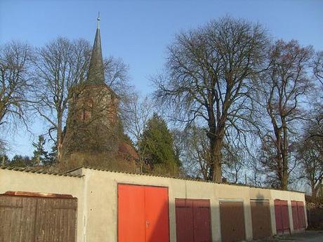 Rückkehr in die DDR Kirche & Garage