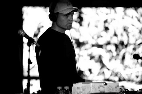 Wegen diesem Set wurde DJ Shadow aus dem Club geschmissen [Stream x Download]