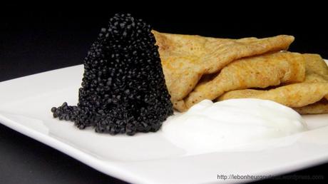 Vollkorn-Bliny mit Algen-Kaviar