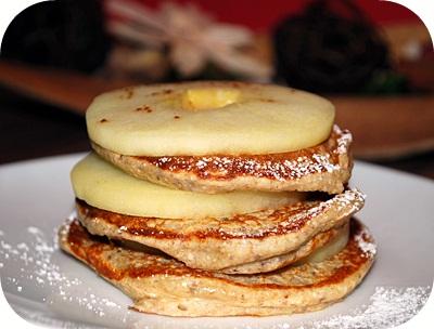 Pancake-Apfel-Türmchen