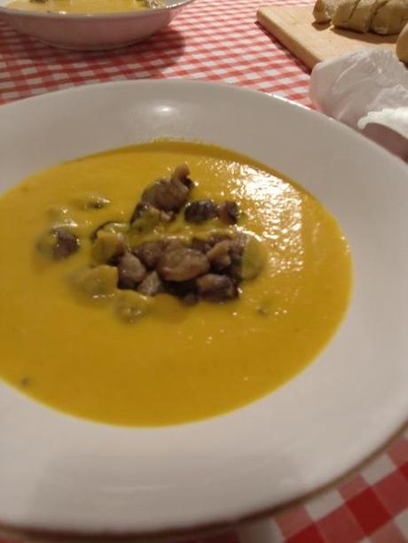 Neues aus der Suppenküche: Ein leckeres Rezept für eine herbstliche Karotten-Orangen-Ingwer-Suppe