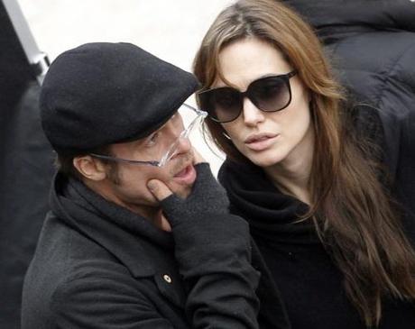 Actors Brad Pitt (L) and Angelina Jolie are seen on the set of Jolie's yet untitled directorial debut in Budapest November 8, 2010. Jolie is directing her first feature film about a Serbian man and Bosnian woman who meet on the eve of the 1992-95 Bosnian war. REUTERS/Laszlo Balogh (HUNGARY - Tags: ENTERTAINMENT)